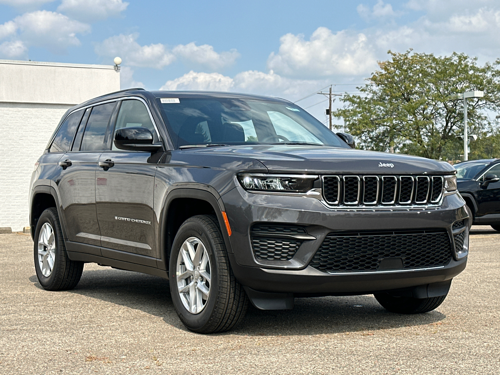 2025 Jeep Grand Cherokee Laredo X 1