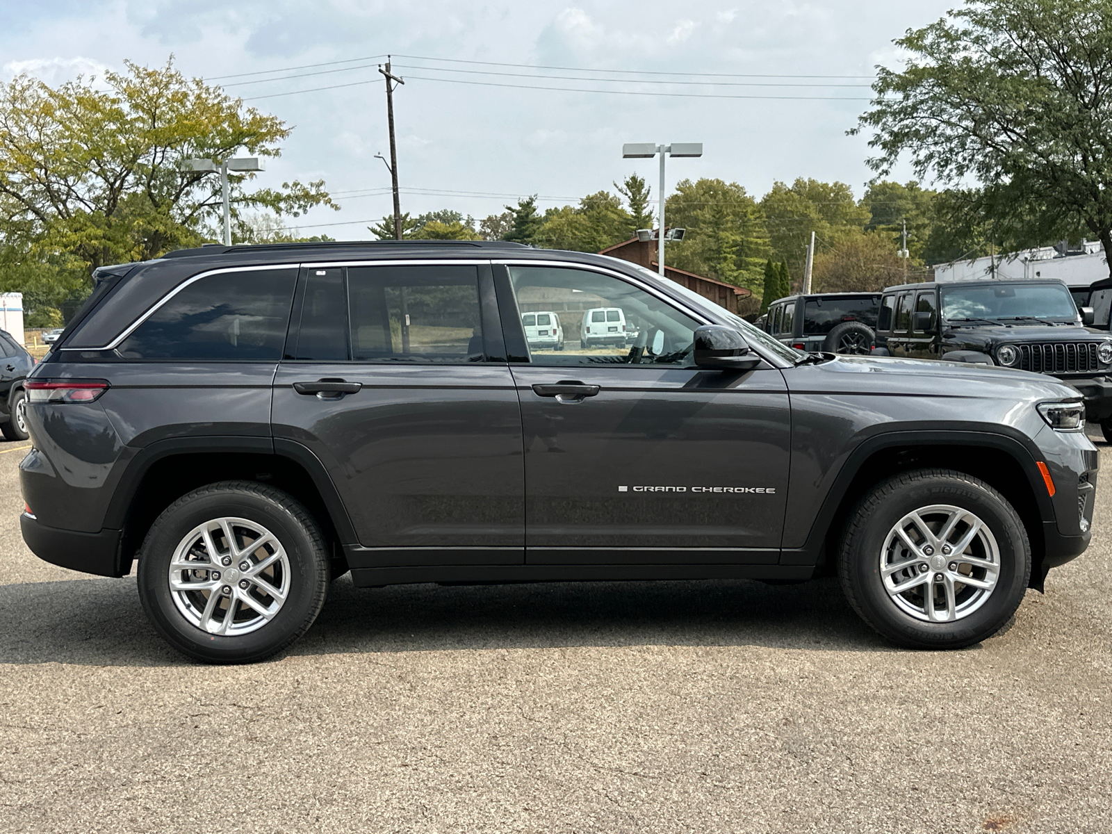 2025 Jeep Grand Cherokee Laredo X 2