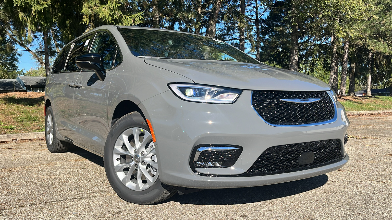 2025 Chrysler Pacifica Select AWD 2