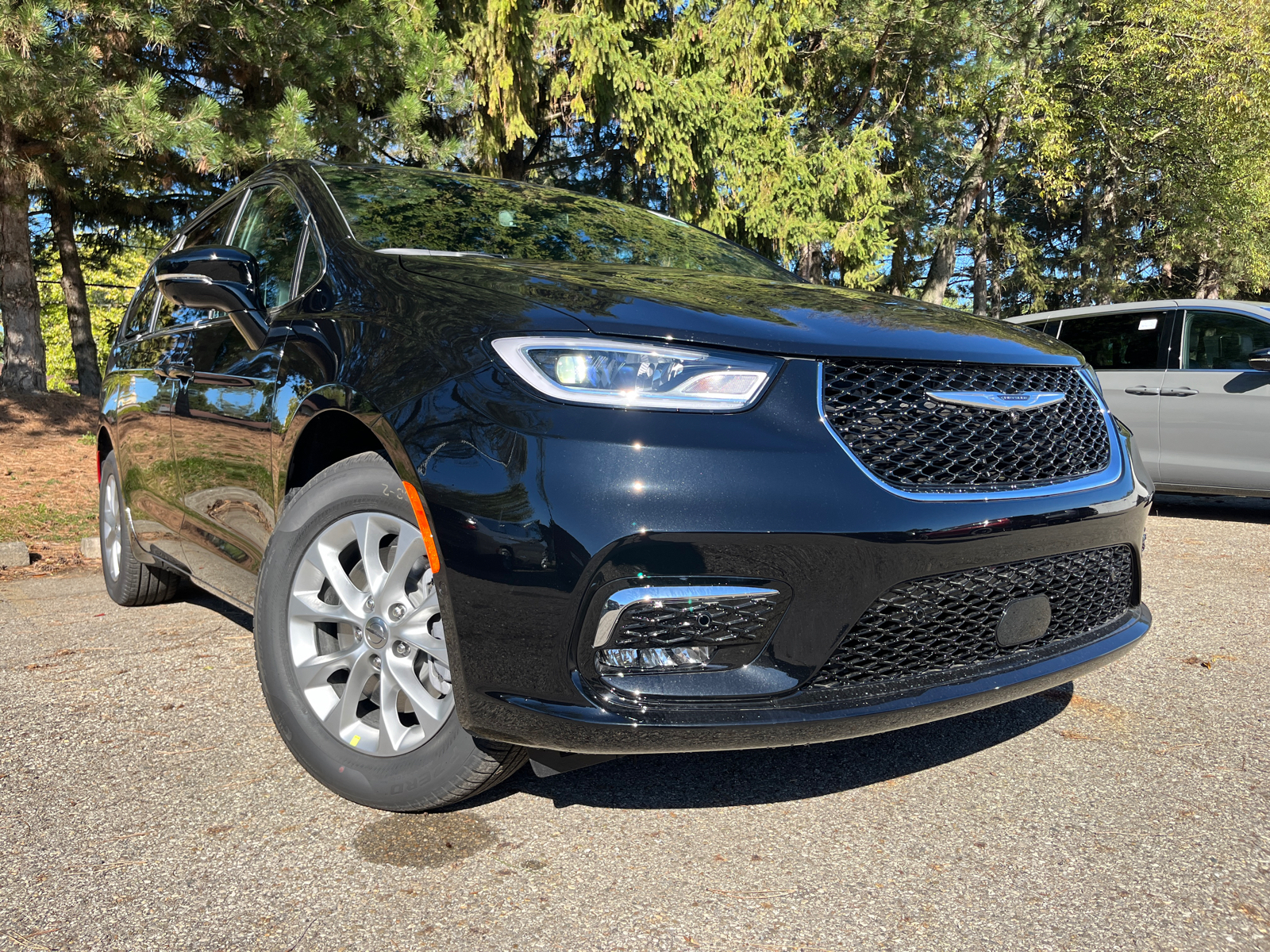 2025 Chrysler Pacifica Select AWD 1