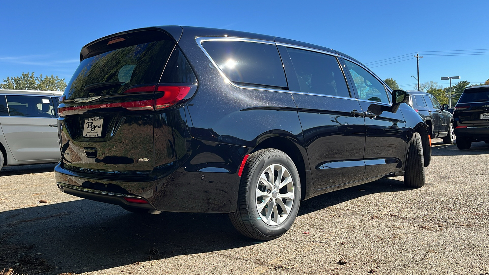 2025 Chrysler Pacifica Select AWD 3