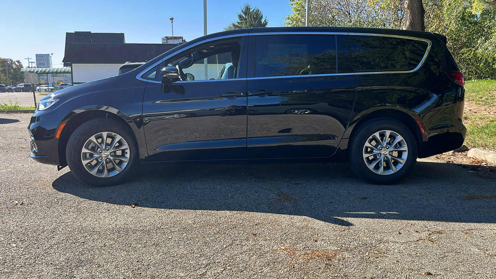 2025 Chrysler Pacifica Select AWD 6