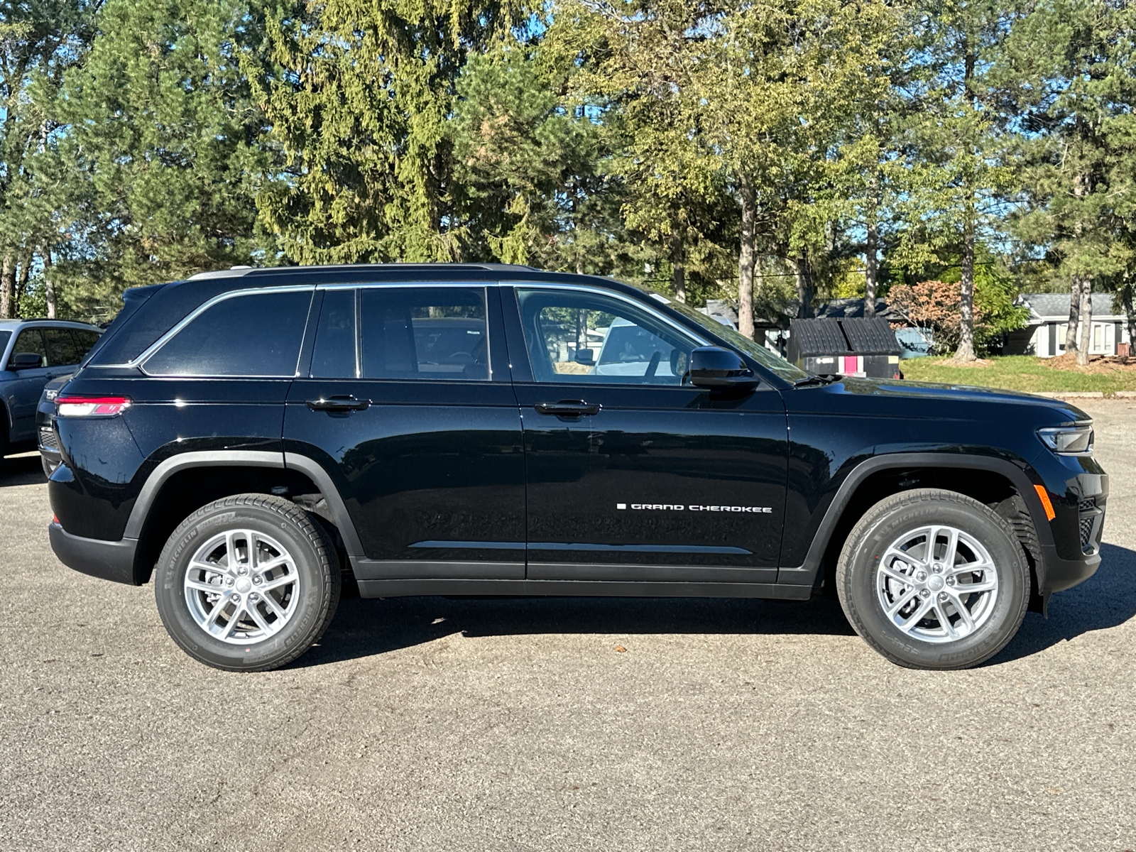 2025 Jeep Grand Cherokee Laredo X 2