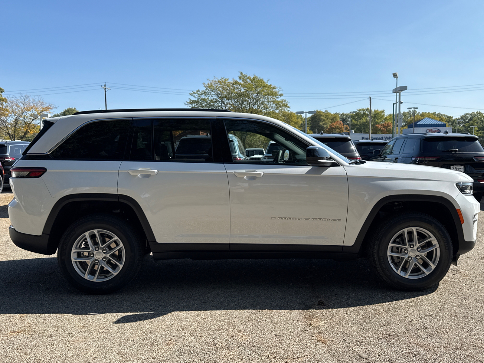 2025 Jeep Grand Cherokee Laredo 2