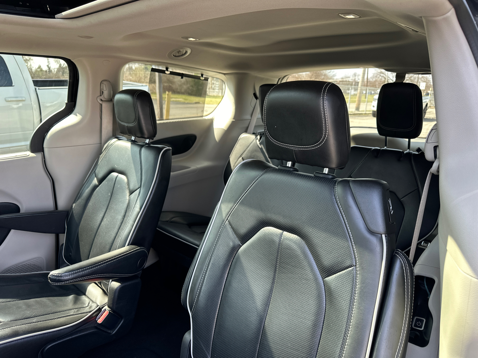 2022 Chrysler Pacifica Limited 28