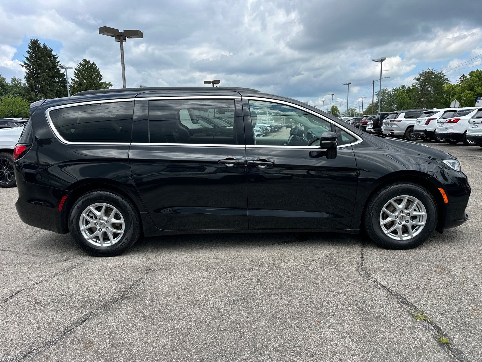 2022 Chrysler Pacifica Touring L 2