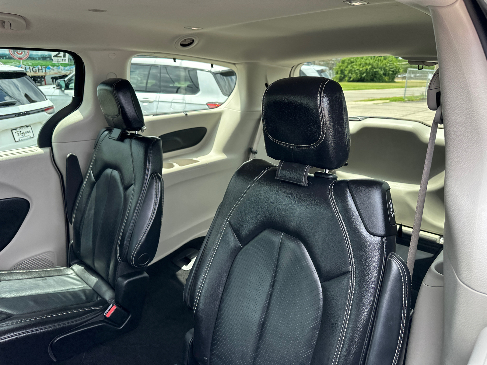 2022 Chrysler Pacifica Touring L 27