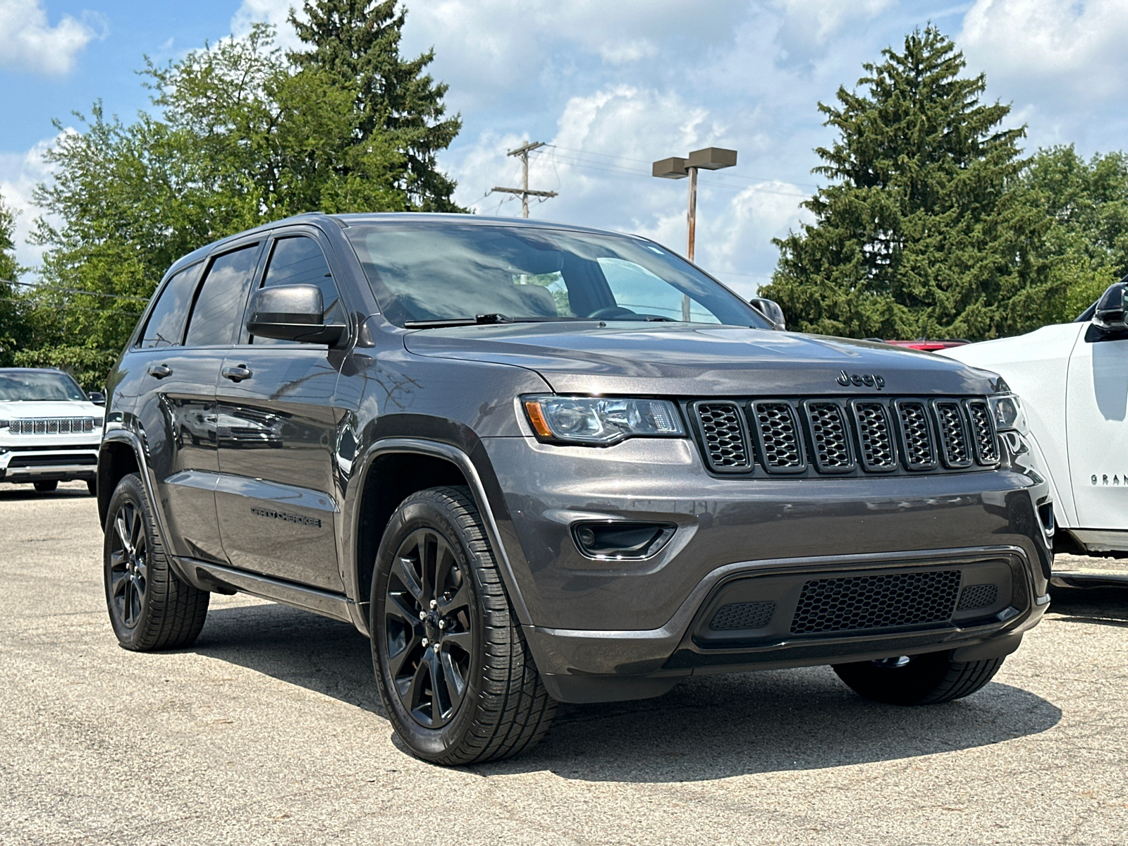 2019 Jeep Grand Cherokee Altitude 1