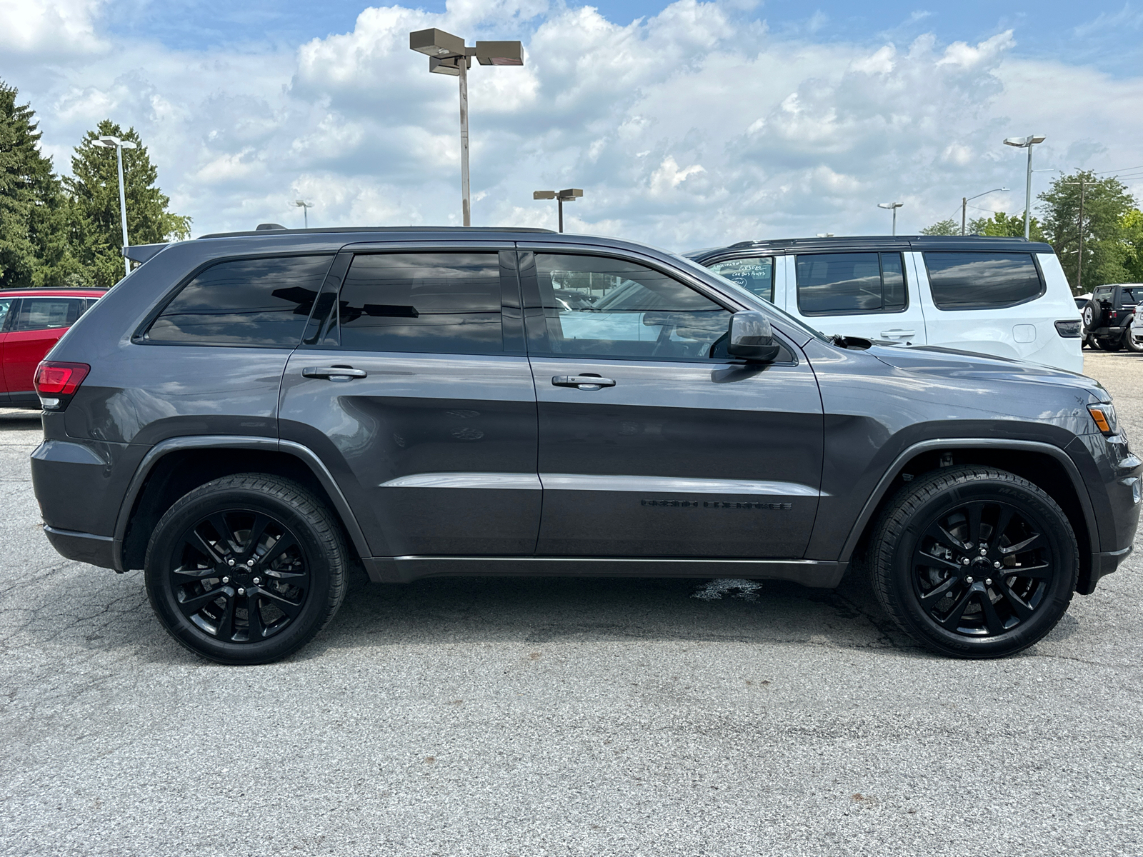 2019 Jeep Grand Cherokee Altitude 2