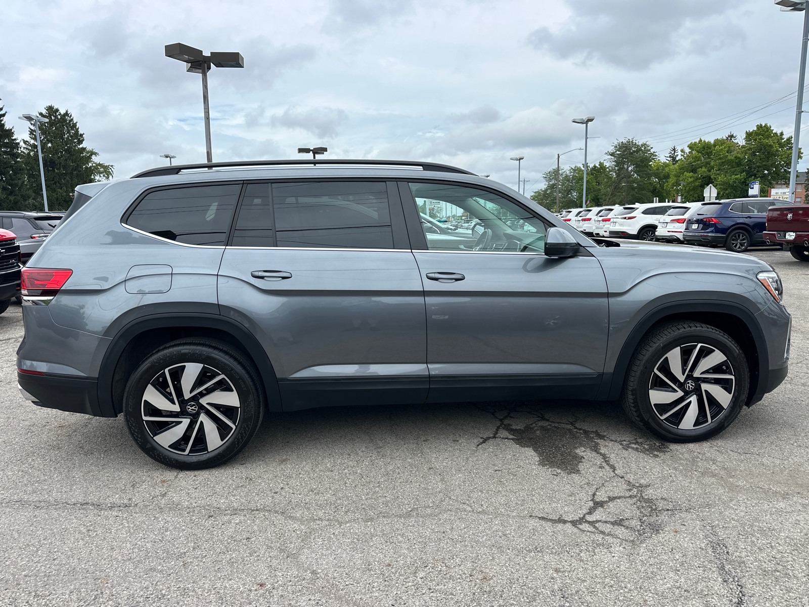 2024 Volkswagen Atlas 2.0T SE w/Technology 2