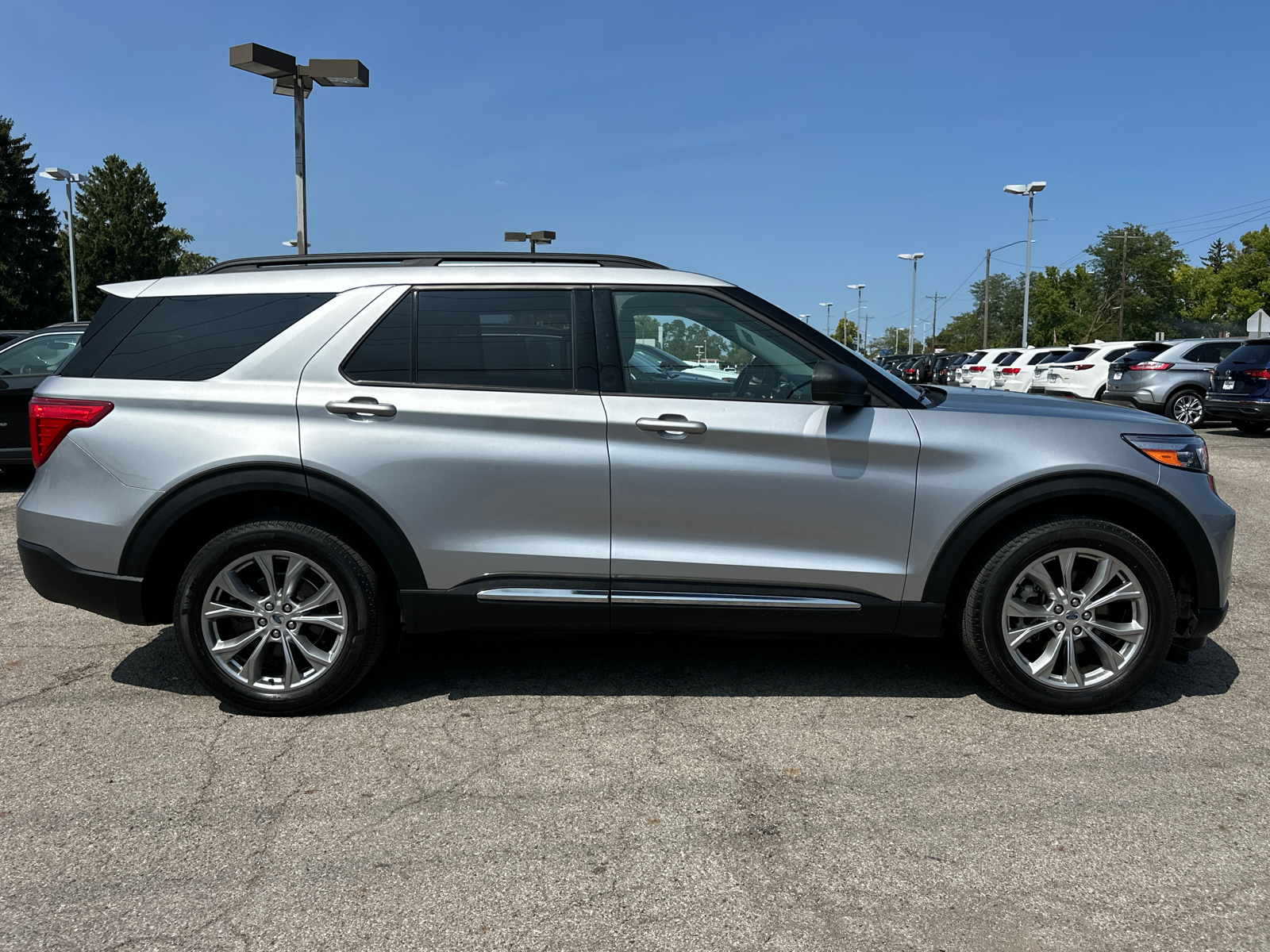 2022 Ford Explorer XLT 2