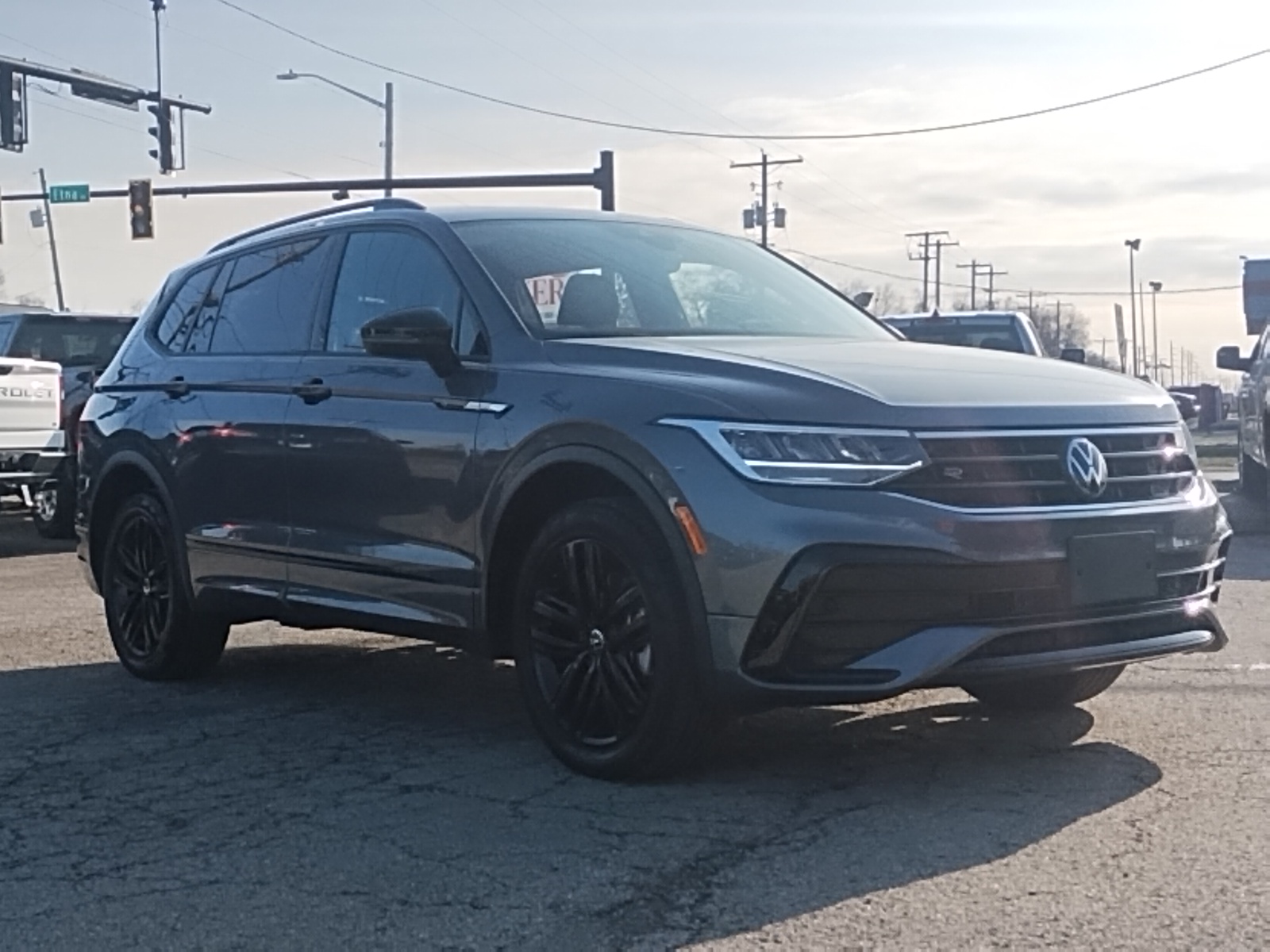 2022 Volkswagen Tiguan 2.0T SE R-Line Black 1