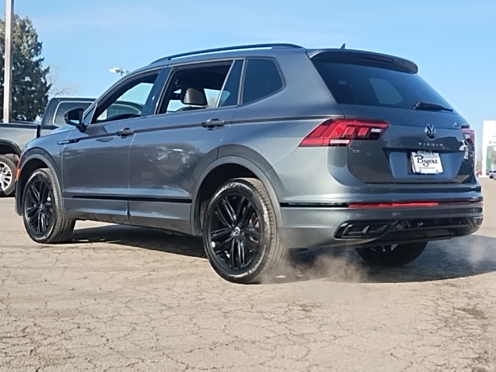 2022 Volkswagen Tiguan 2.0T SE R-Line Black 4