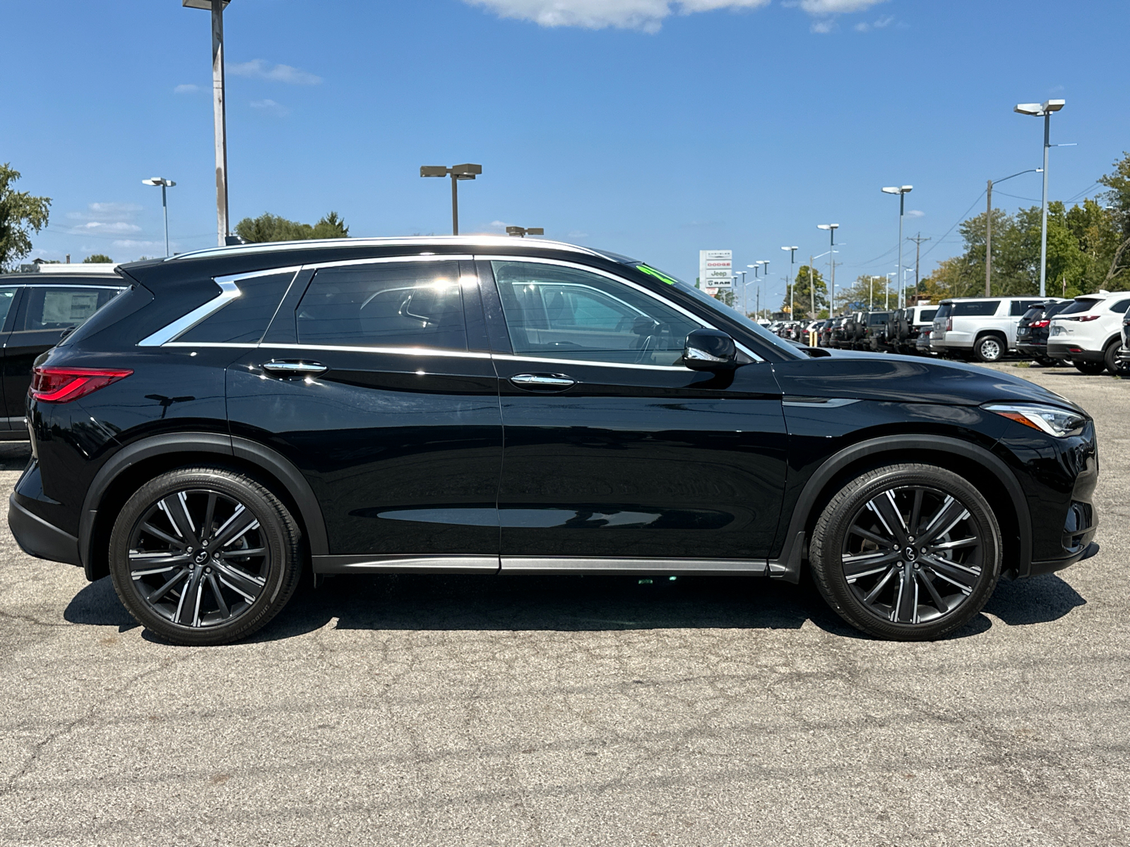 2021 INFINITI QX50 LUXE 2