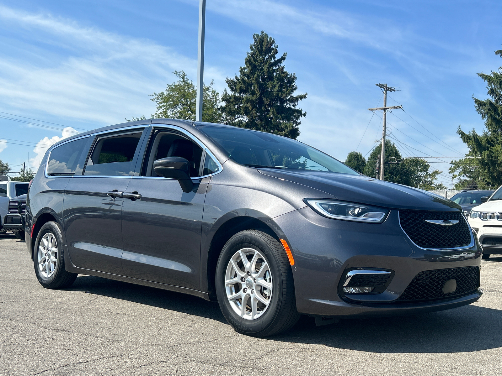 2023 Chrysler Pacifica Touring L 1