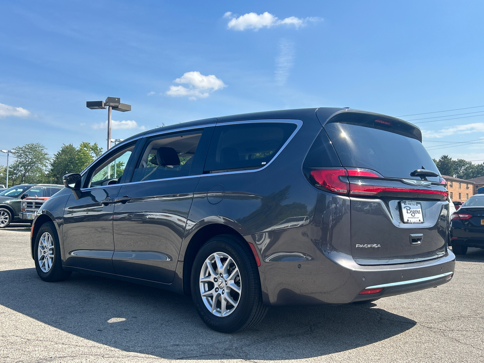 2023 Chrysler Pacifica Touring L 4