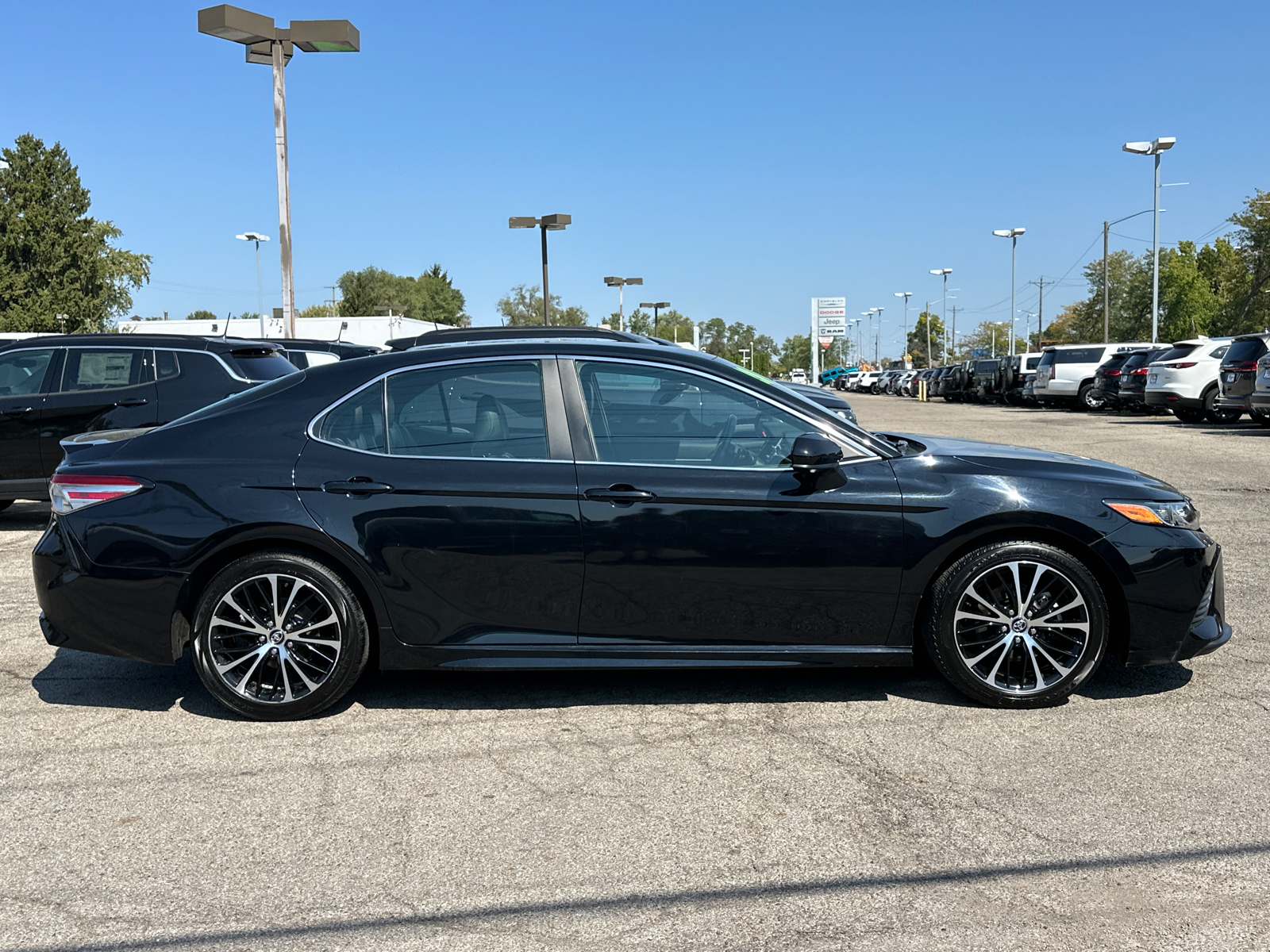 2020 Toyota Camry SE 2