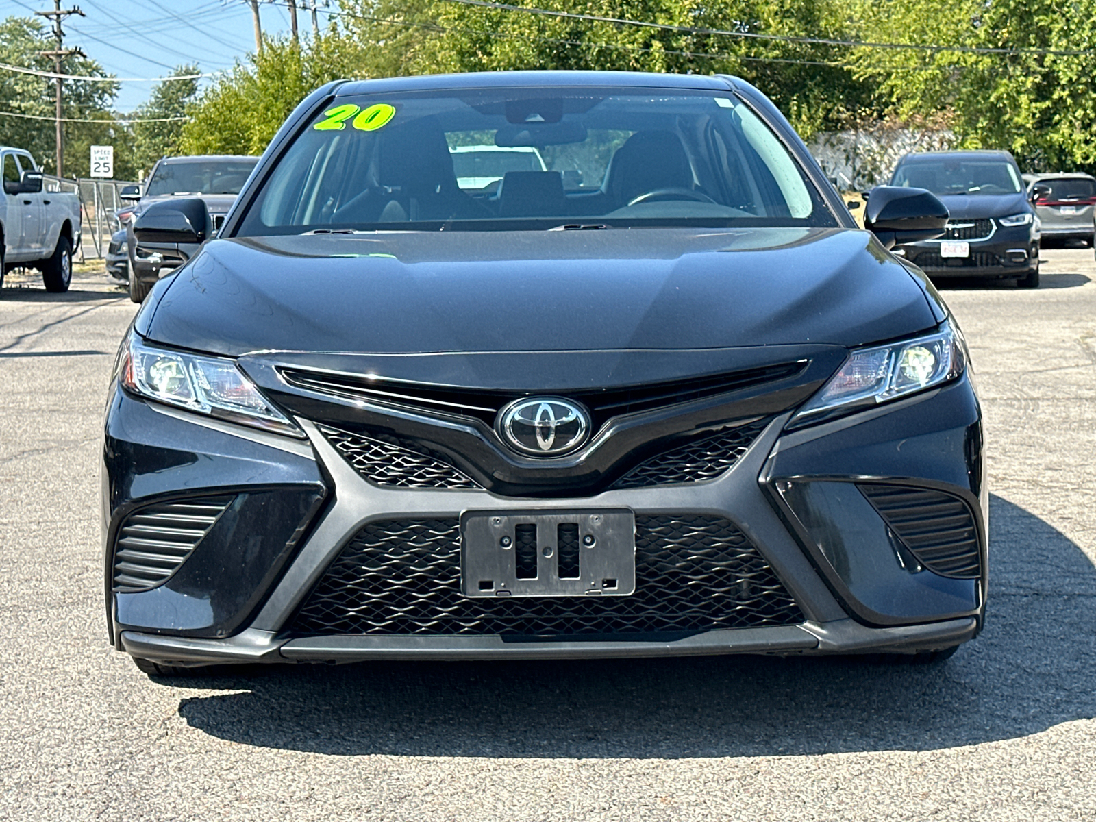 2020 Toyota Camry SE 32