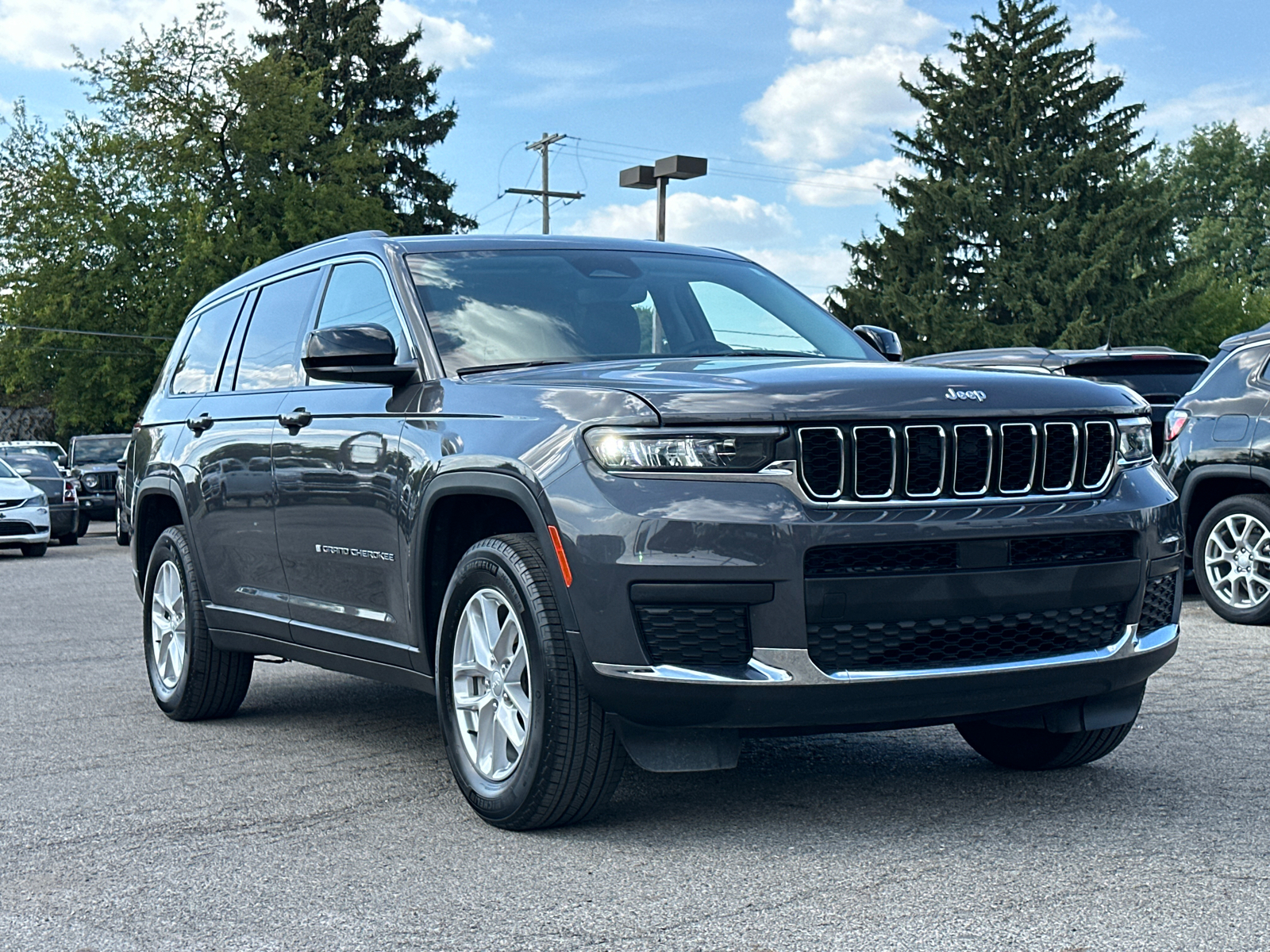 2023 Jeep Grand Cherokee L Laredo 1