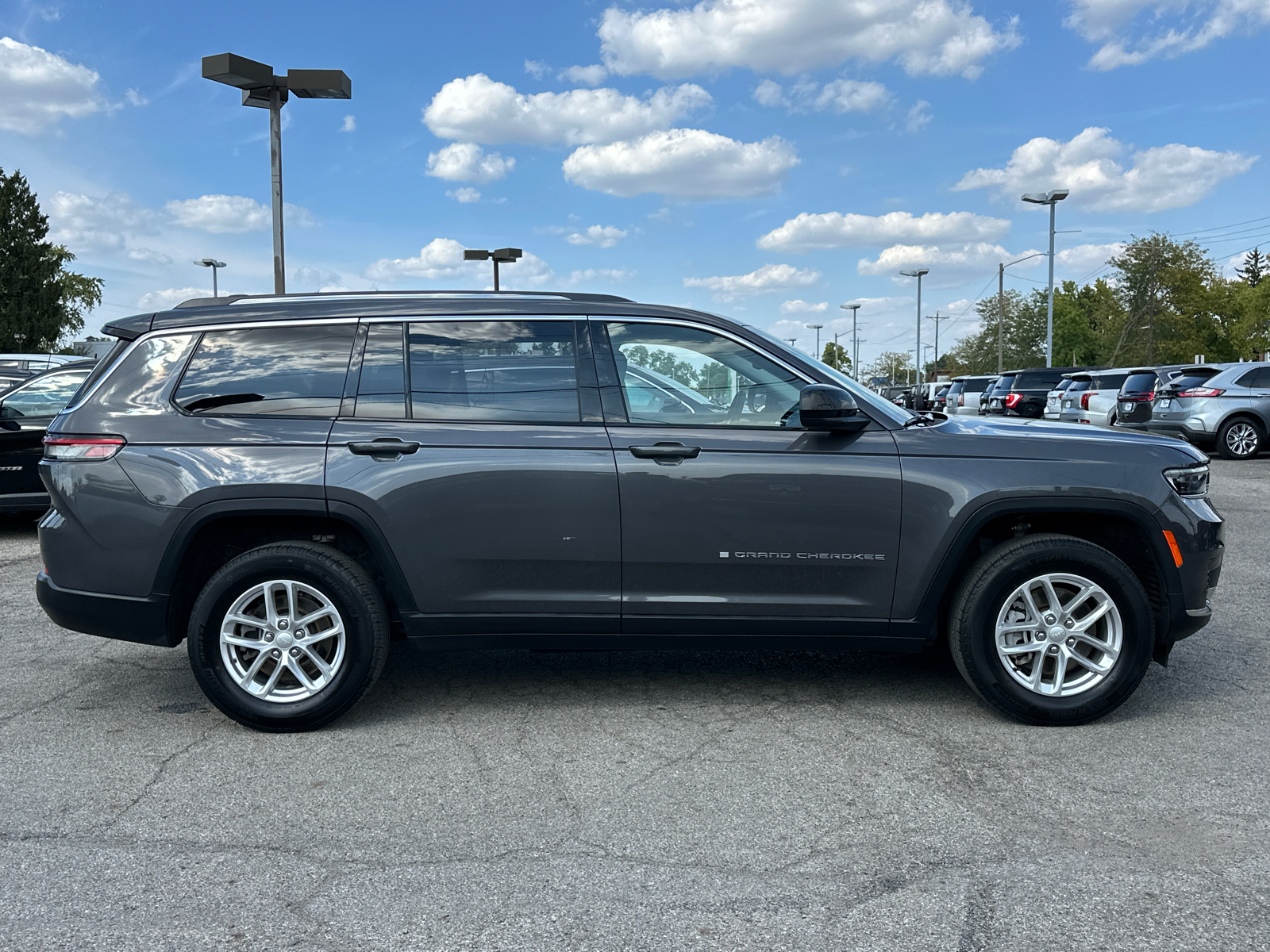 2023 Jeep Grand Cherokee L Laredo 2