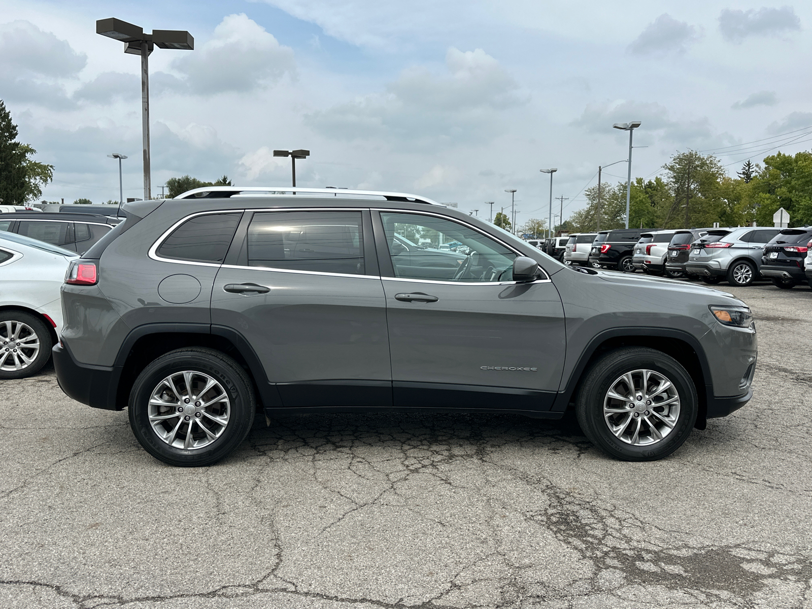 2021 Jeep Cherokee Latitude Lux 2