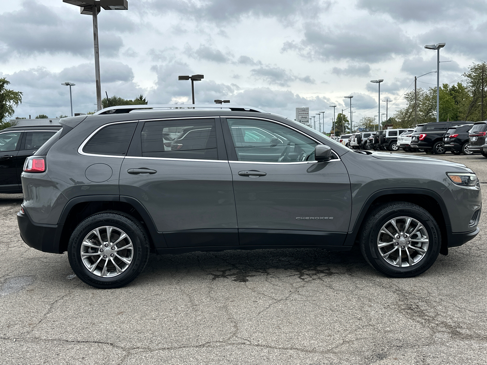 2021 Jeep Cherokee Latitude Lux 2