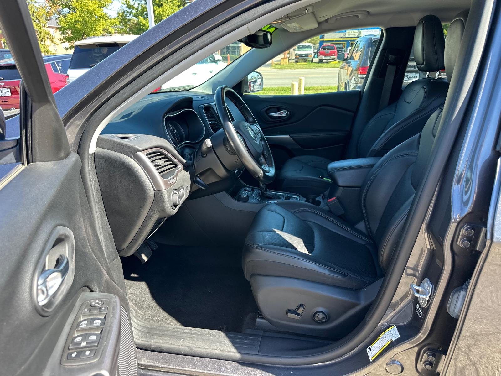 2021 Jeep Cherokee Latitude Lux 6