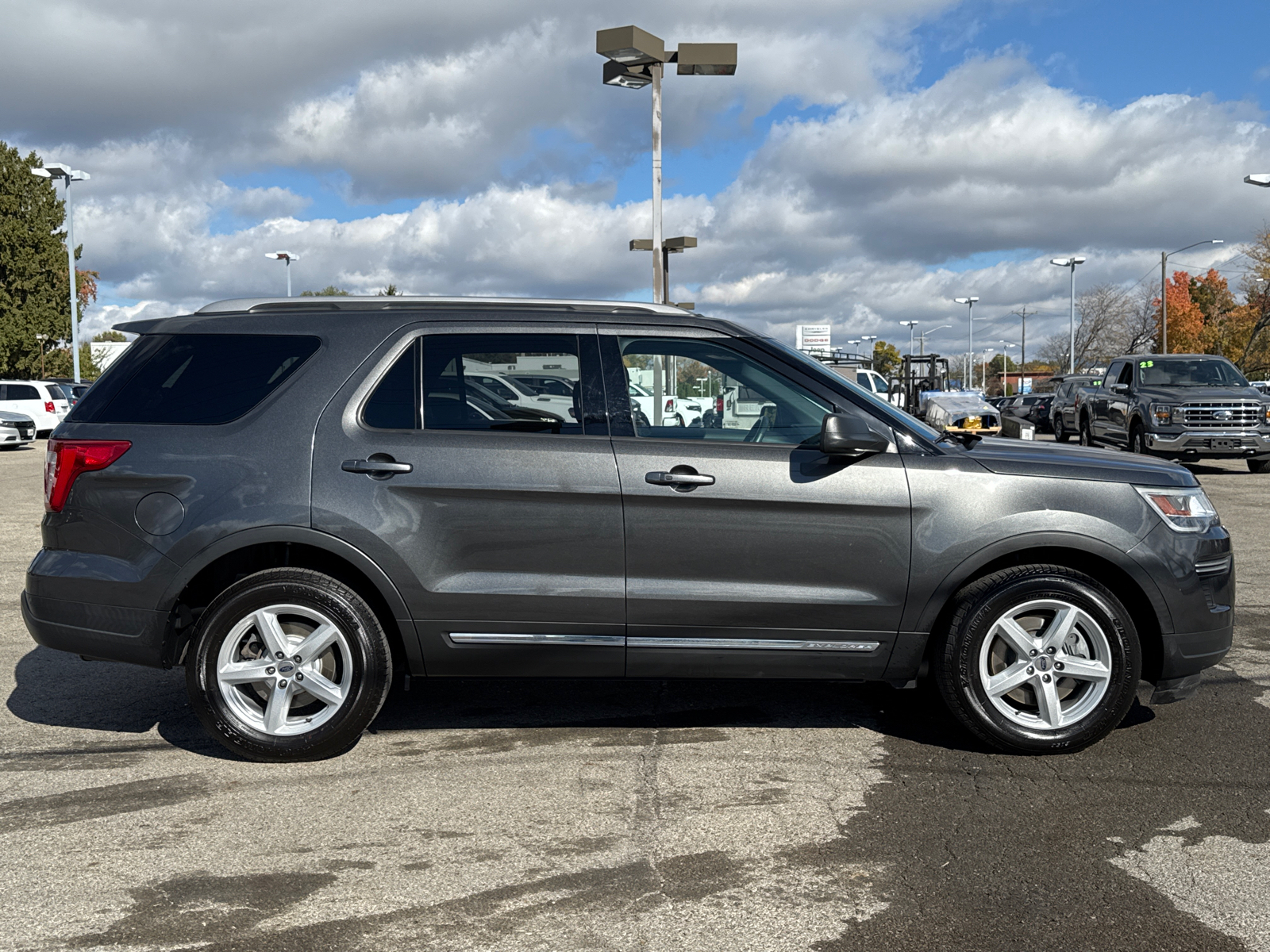 2019 Ford Explorer XLT 2