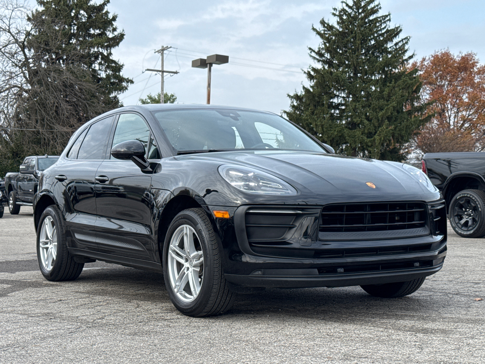 2022 Porsche Macan Base 1