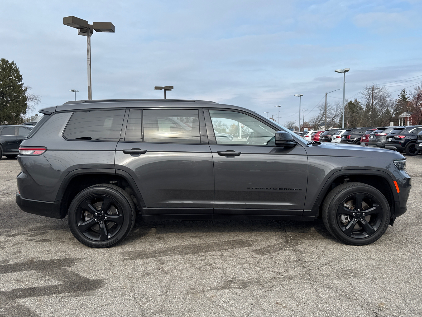 2022 Jeep Grand Cherokee L Laredo 2