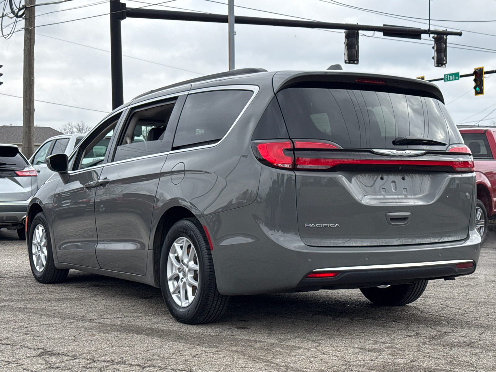 2022 Chrysler Pacifica Touring L 4