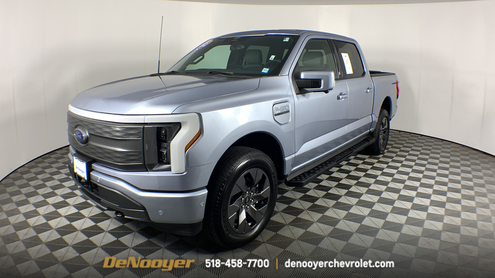 2022 Ford F-150 Lightning Lariat 4