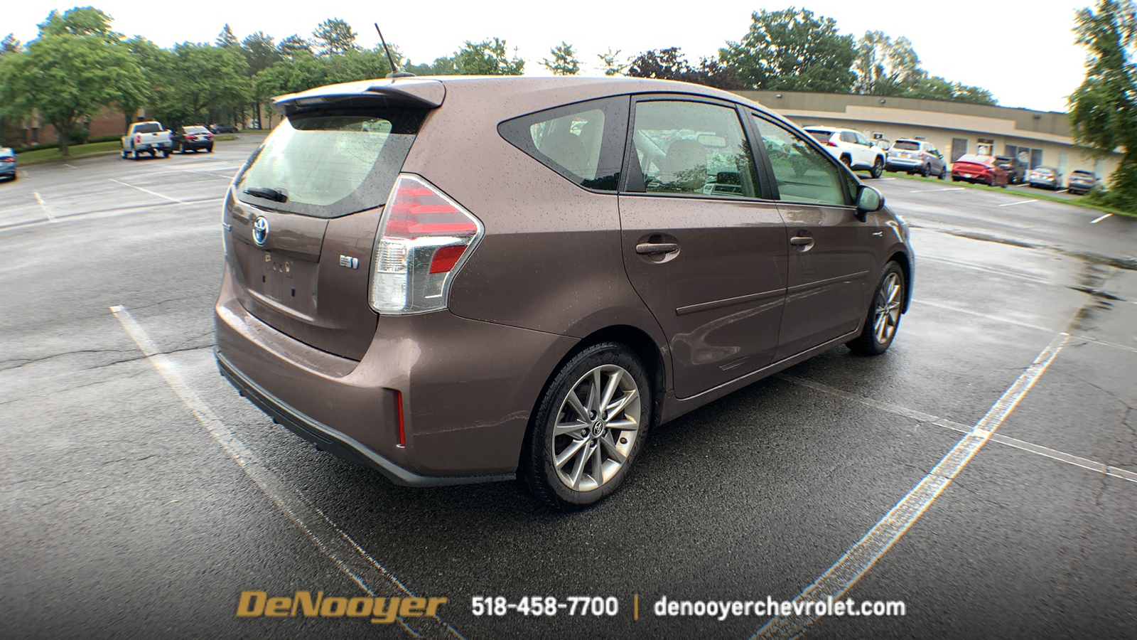 2015 Toyota Prius v  9