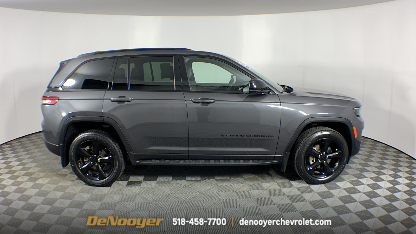 2022 Jeep Grand Cherokee Laredo 10