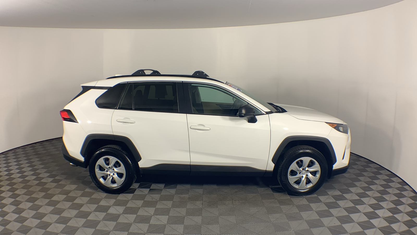 2020 Toyota RAV4 LE 10