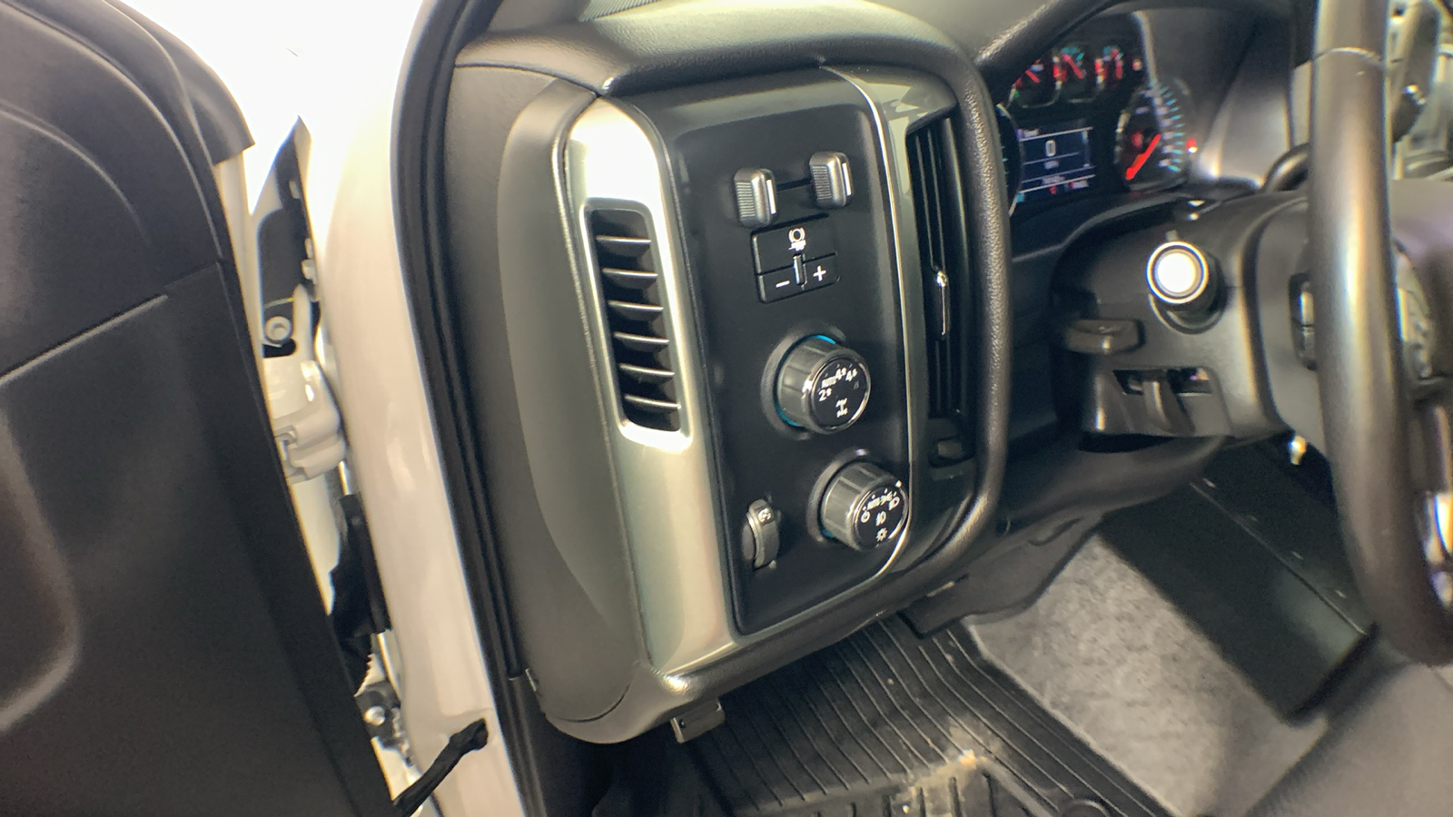 2019 Chevrolet Silverado 1500 LD LT 18