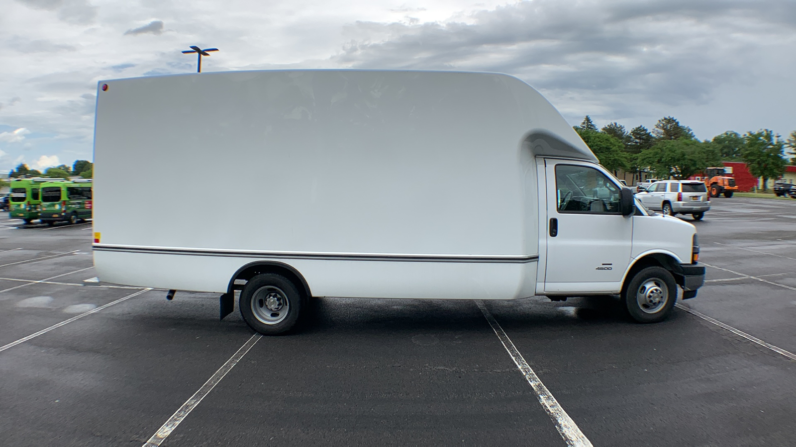 2023 Chevrolet Express Cutaway 4500 Series 9