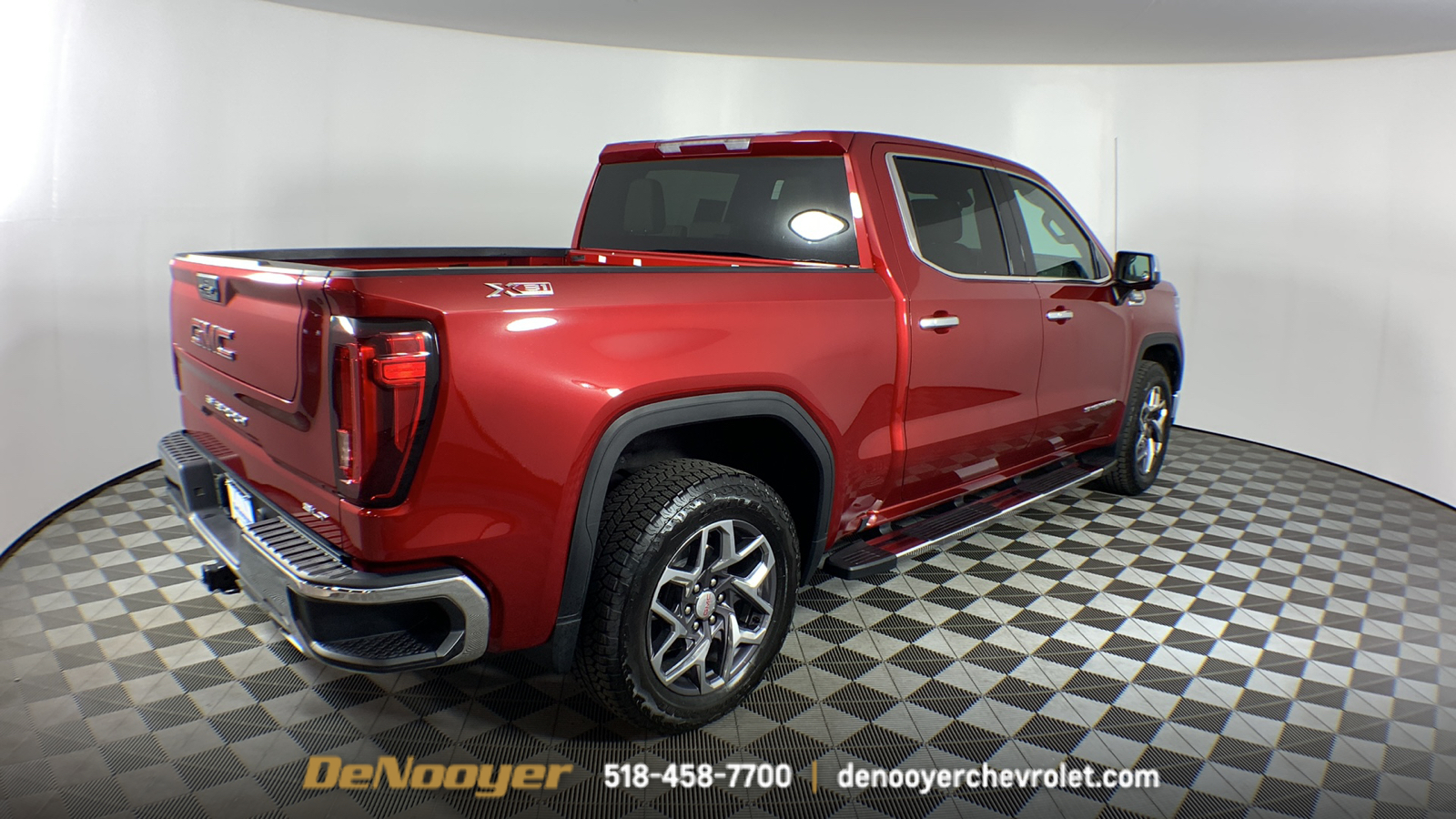 2023 GMC Sierra 1500 SLT 9