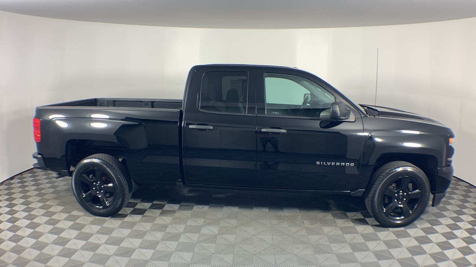 2018 Chevrolet Silverado 1500 Custom 10