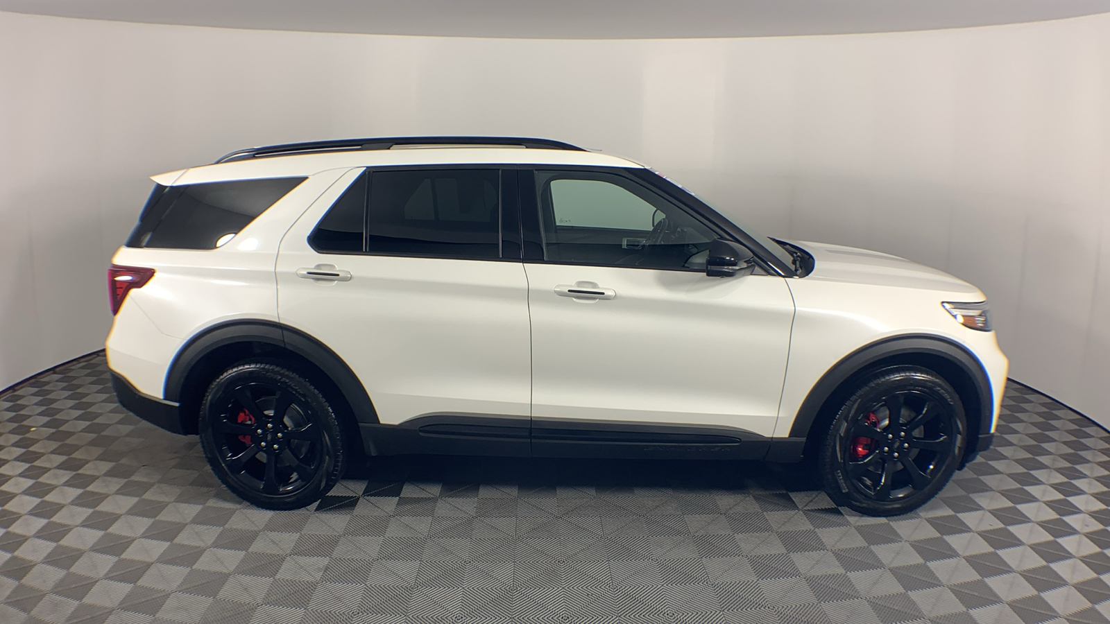 2020 Ford Explorer ST 10