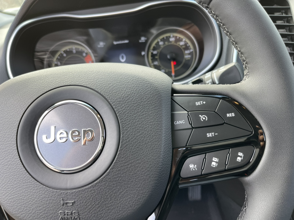 2023 Jeep Cherokee Altitude 13