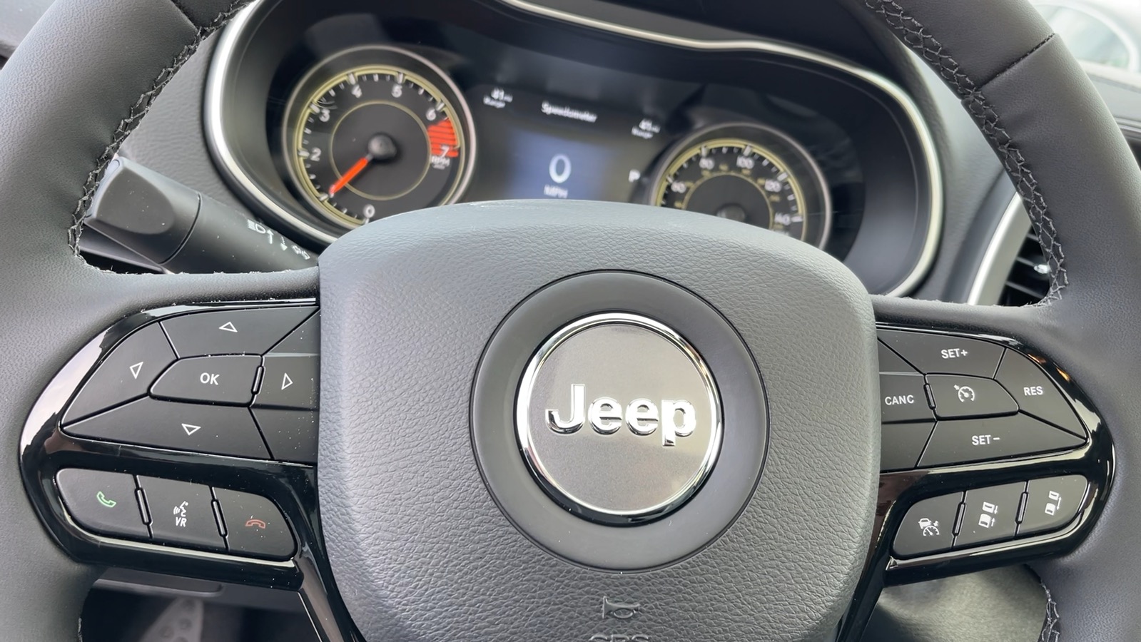 2023 Jeep Cherokee Altitude 15