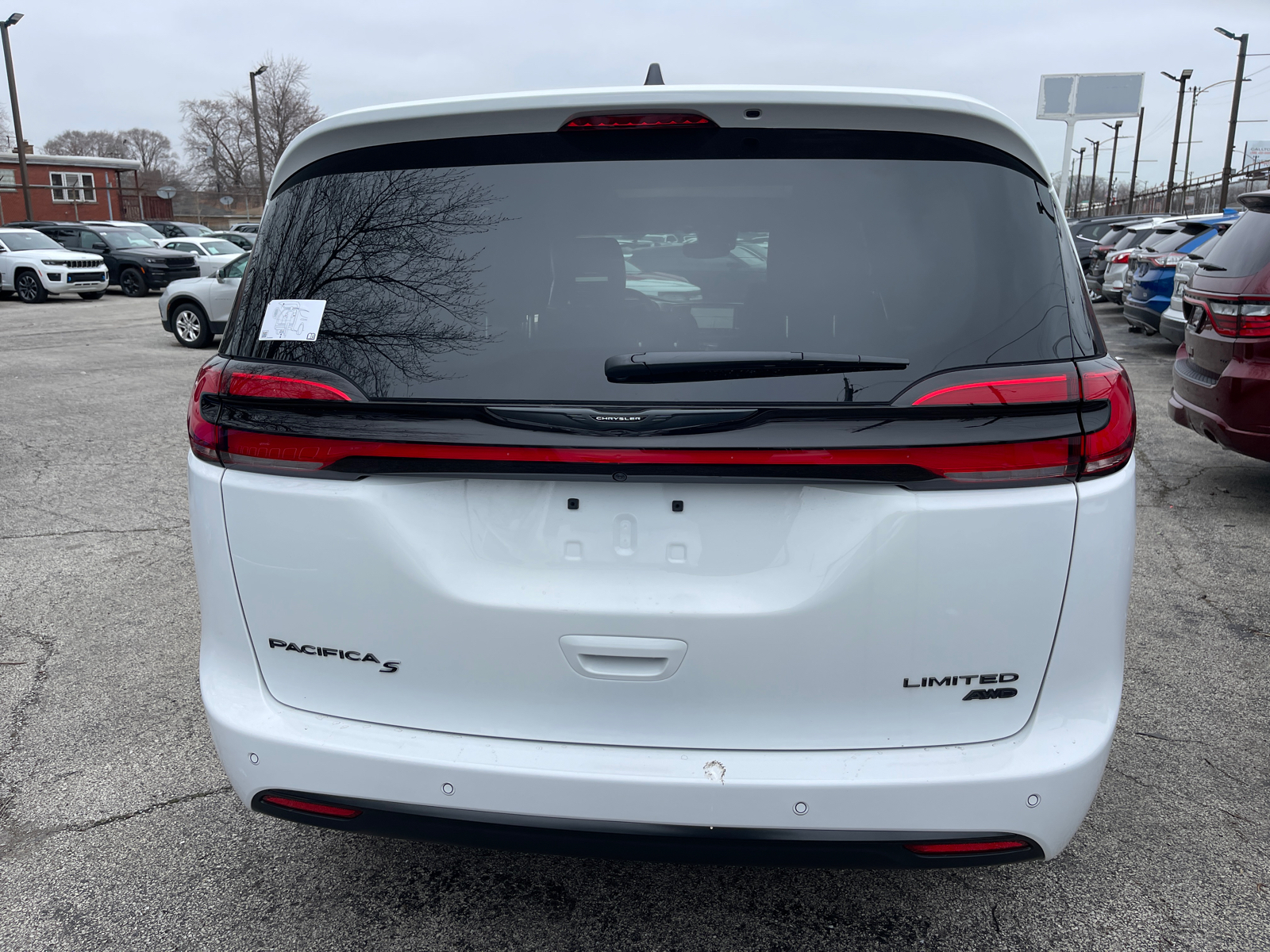 2024 Chrysler Pacifica Limited 32