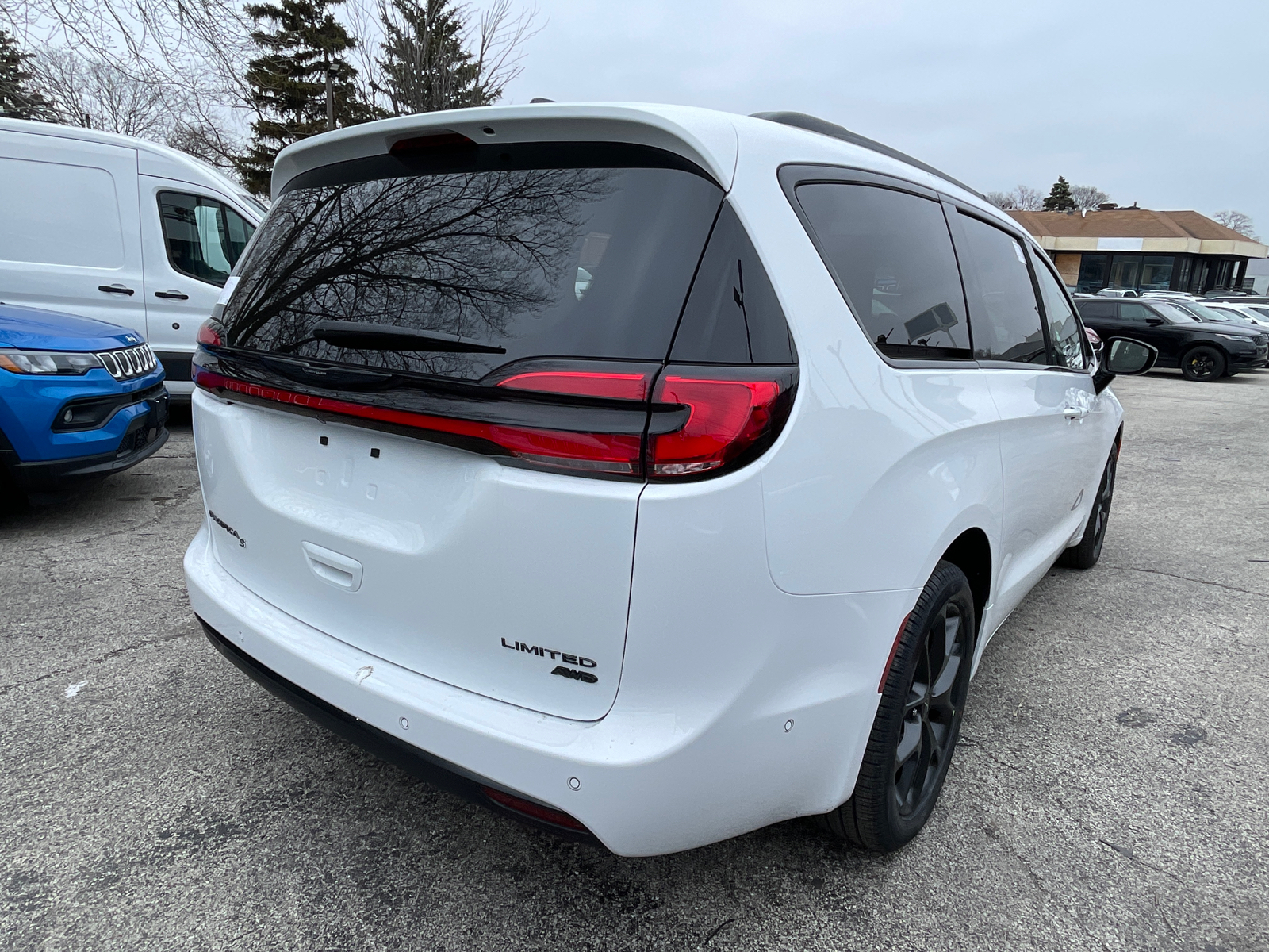 2024 Chrysler Pacifica Limited 33
