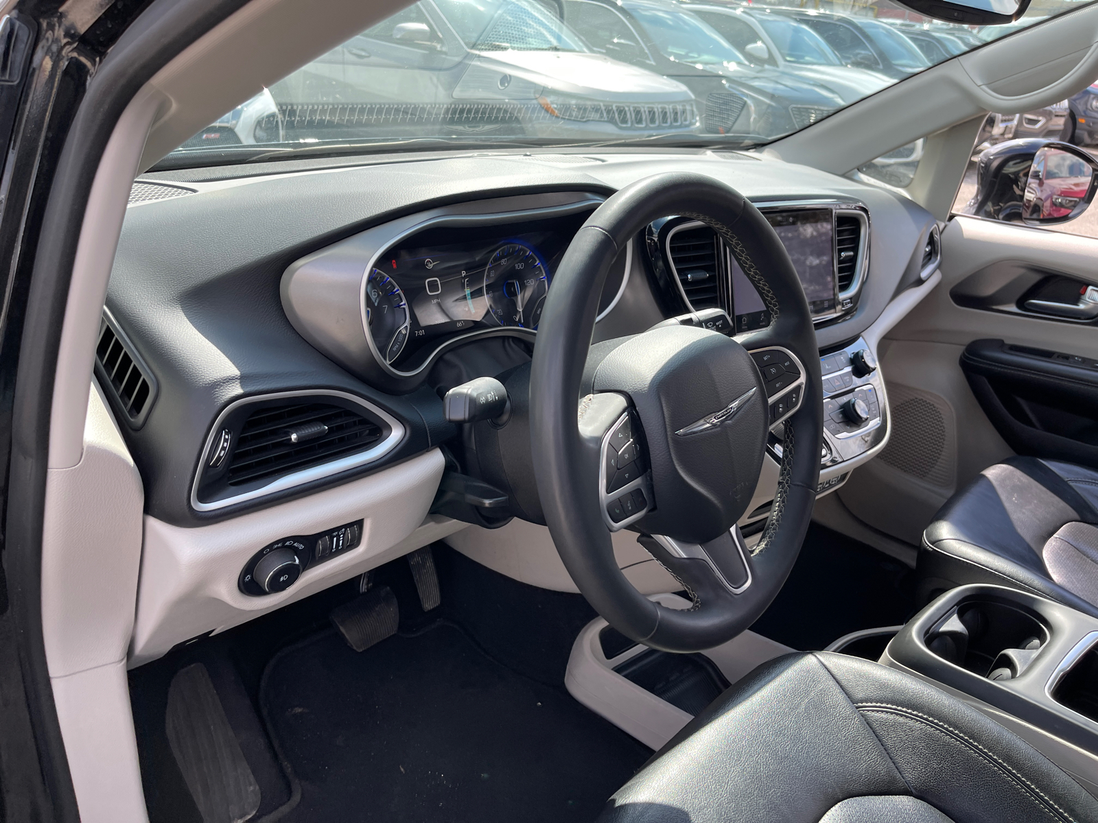 2022 Chrysler Pacifica Touring L 10