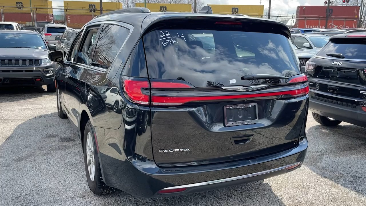 2022 Chrysler Pacifica Touring L 26