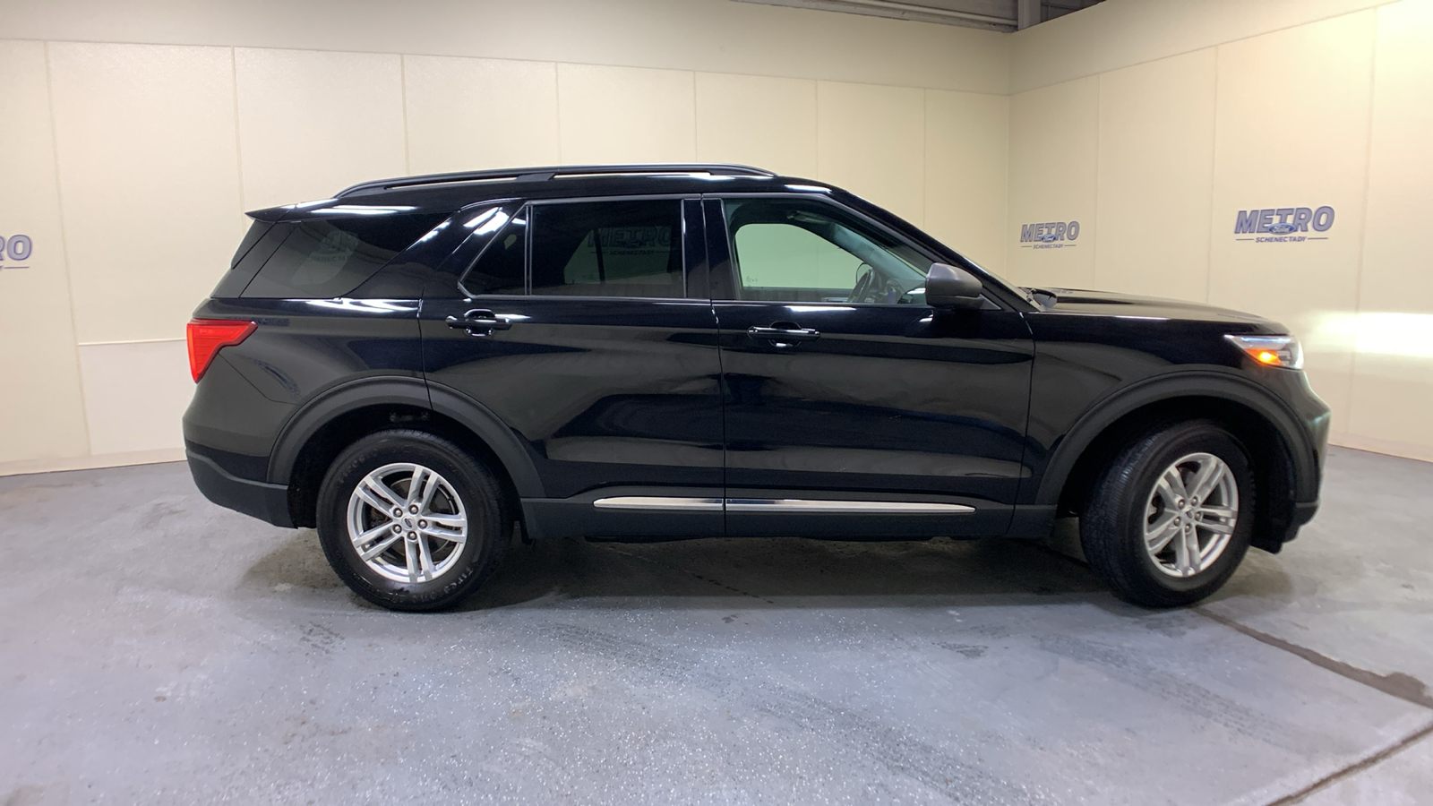 2021 Ford Explorer XLT 2