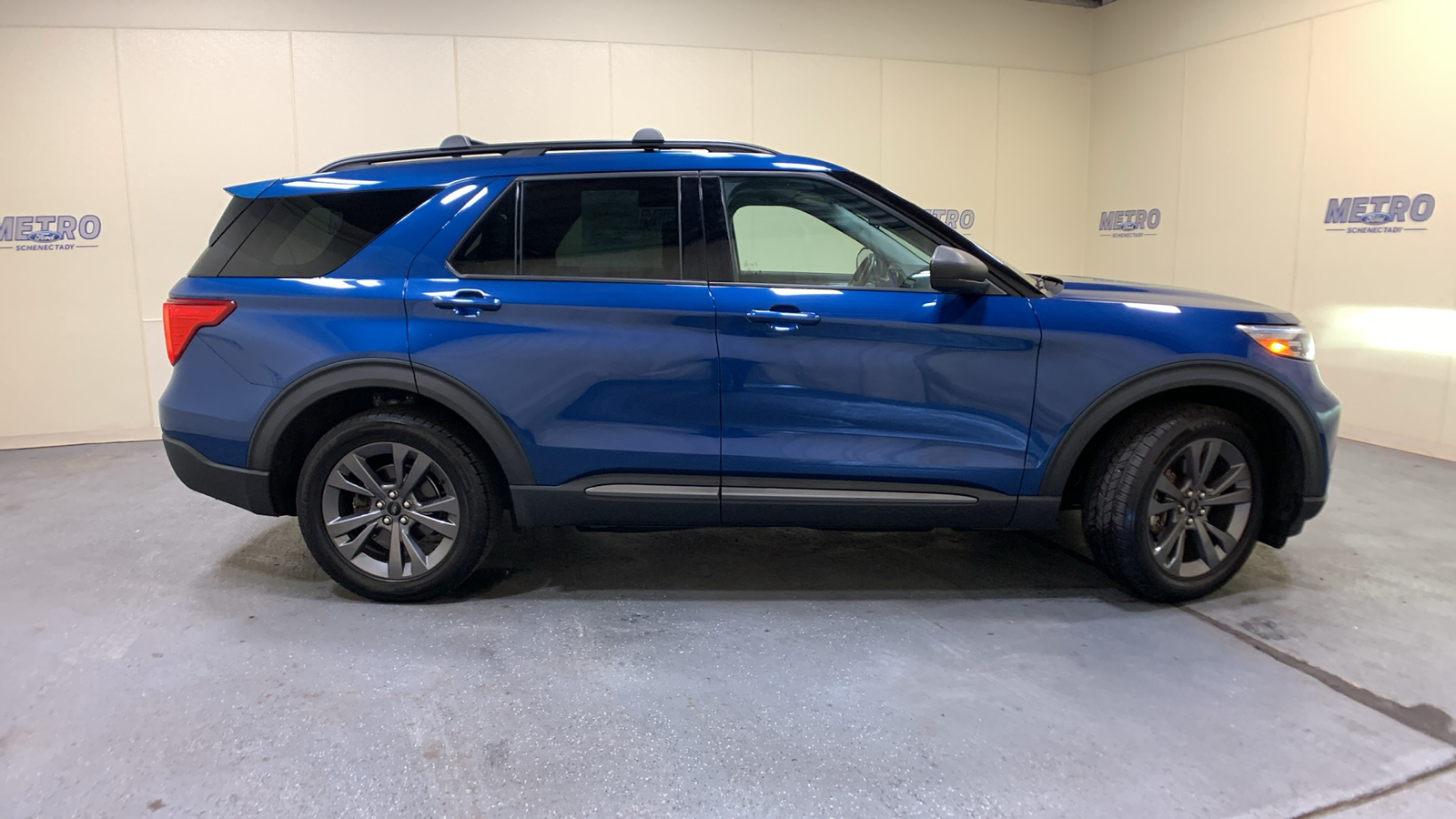 2021 Ford Explorer XLT 2