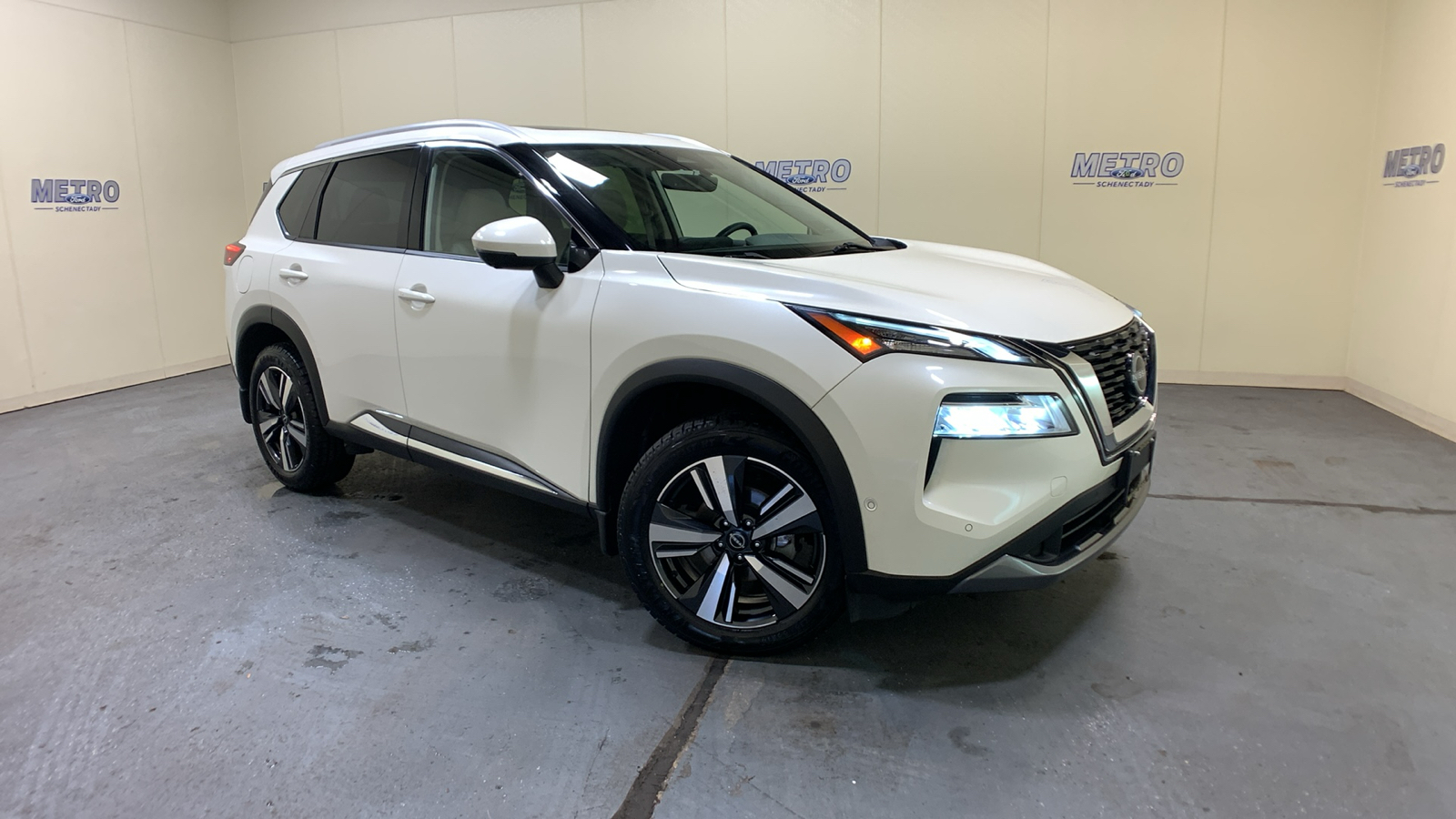 2023 Nissan Rogue SL 1