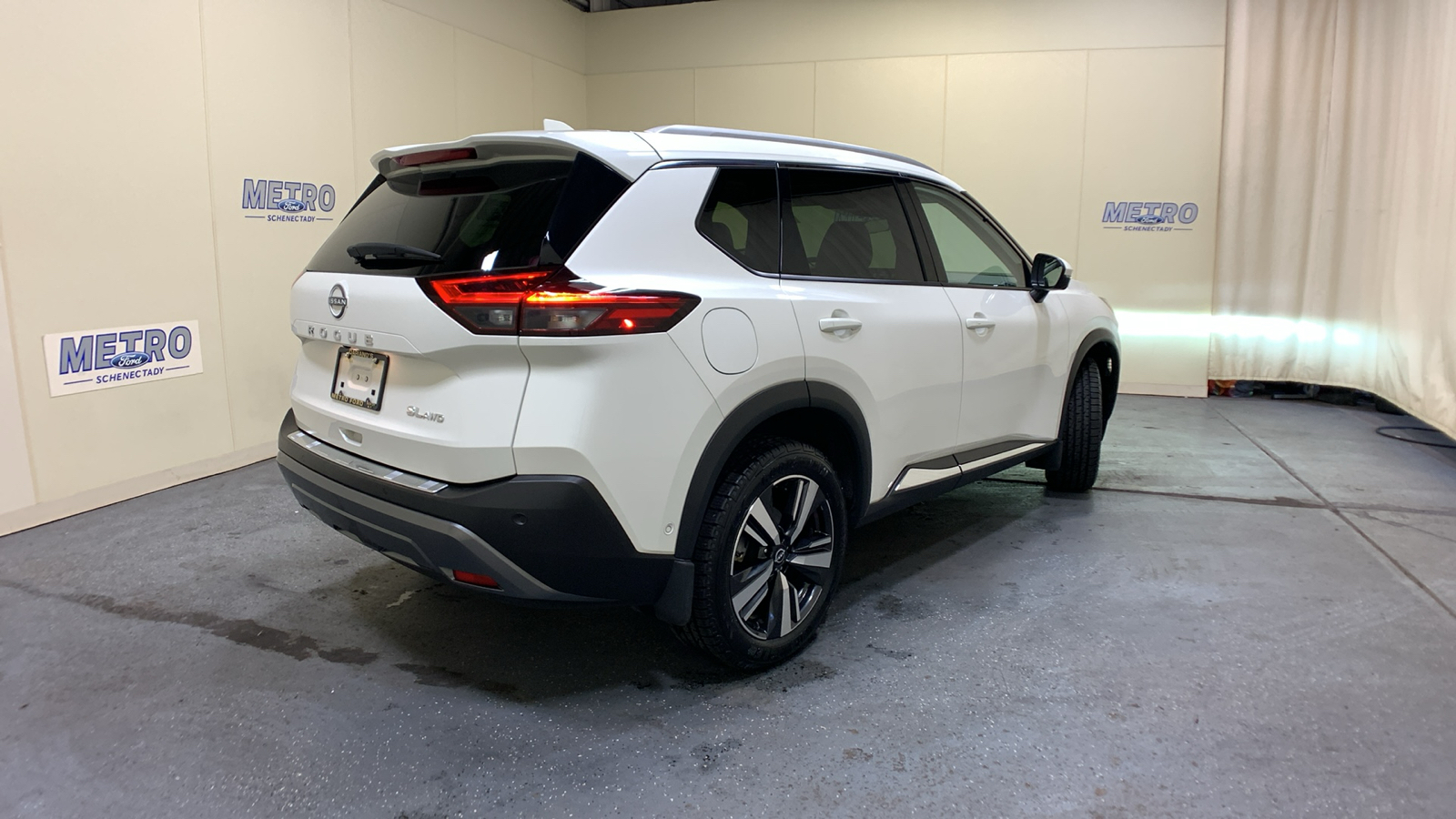 2023 Nissan Rogue SL 3